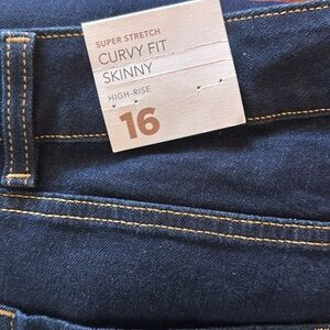 Curvy Skinny Jeans Sculpting